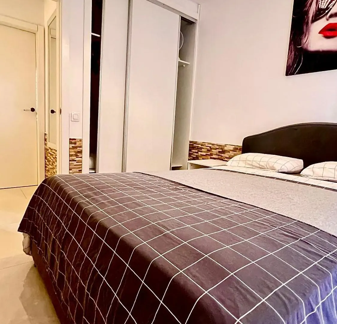 Cozy Two Bed Apartment. Адехе 0*,  Испания